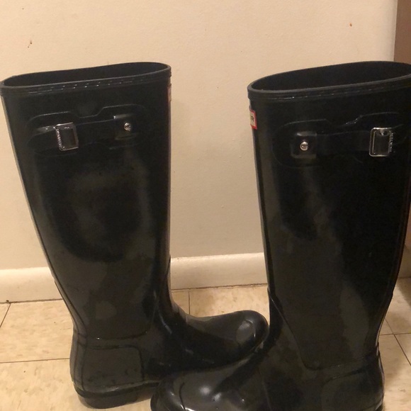 Women's glossy black tall Hunter rain boots - Picture 2 of 5